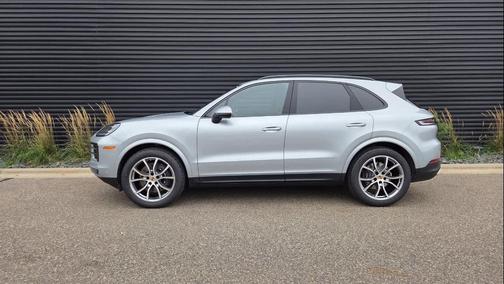 Dolomite Silver Metallic 2026 Porsche Cayenne Cayenne