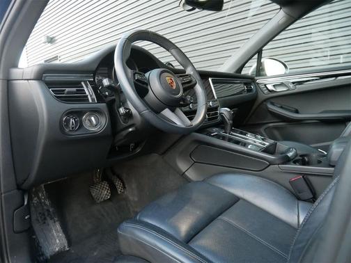 2023 Porsche Macan T