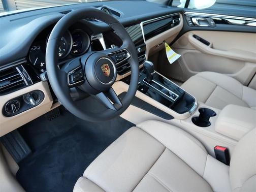 2026 Porsche Macan AWD