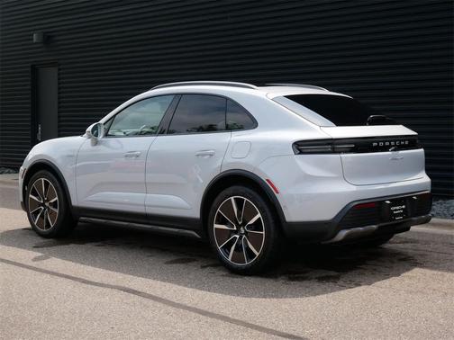 2025 Porsche Macan 4