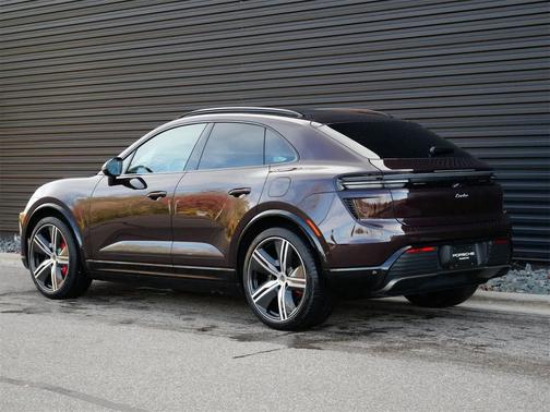 2024 Porsche Macan Turbo