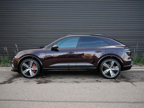 2024 Porsche Macan Turbo