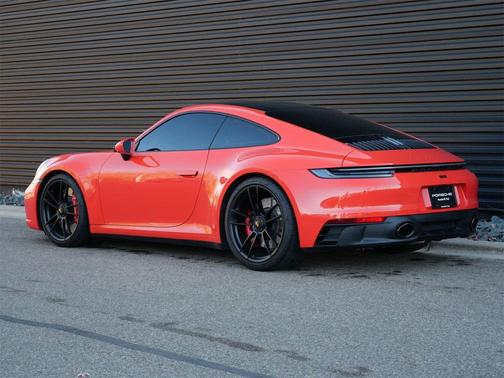 2022 Porsche 911 Carrera 4 GTS