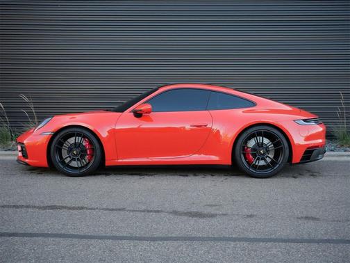2022 Porsche 911 Carrera 4 GTS