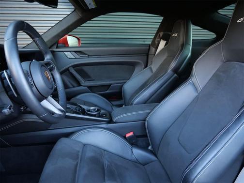 2022 Porsche 911 Carrera 4 GTS