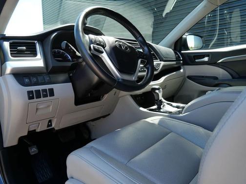 Shoreline Blue Pearl 2018 Toyota Highlander Limited