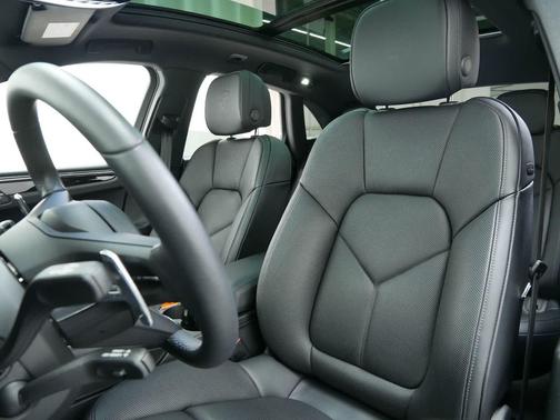 Black 2025 Porsche Macan Macan