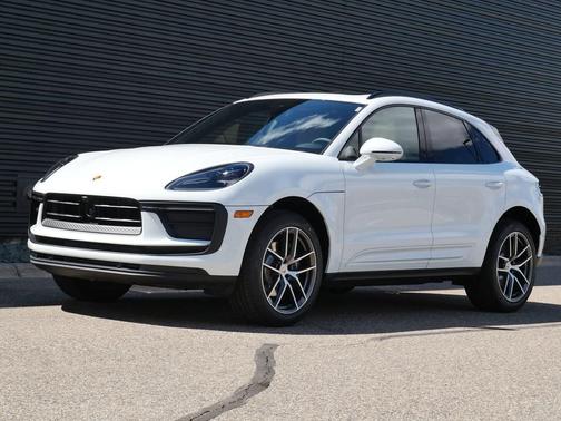 0Q/White 2026 Porsche Macan Macan