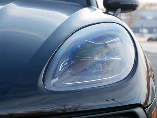 2022 Porsche Macan AWD