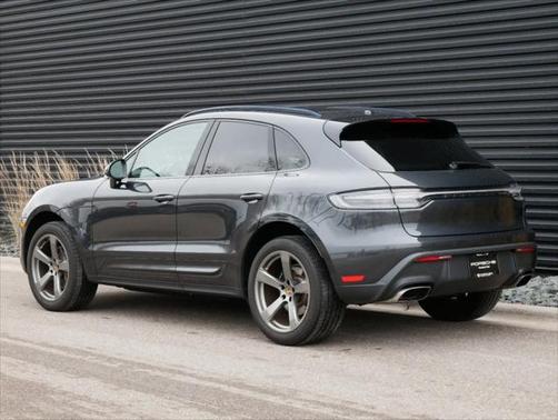 2022 Porsche Macan Base