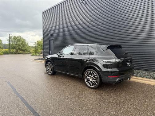 2023 Porsche Cayenne AWD