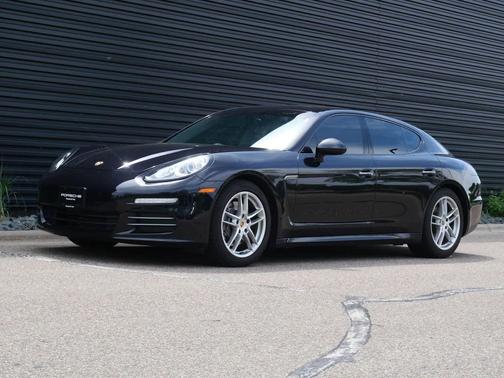 Jet Black Metallic 2015 Porsche Panamera 4