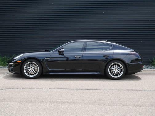 Jet Black Metallic 2015 Porsche Panamera 4