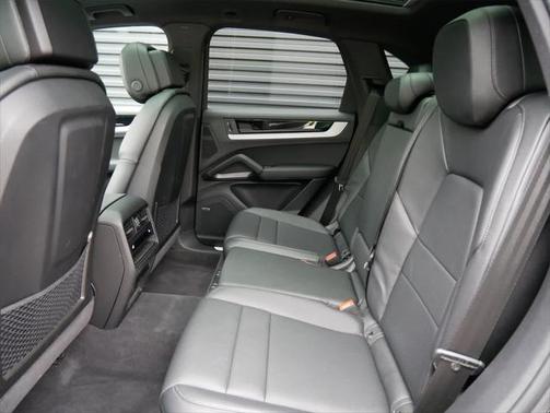2024 Porsche Cayenne AWD