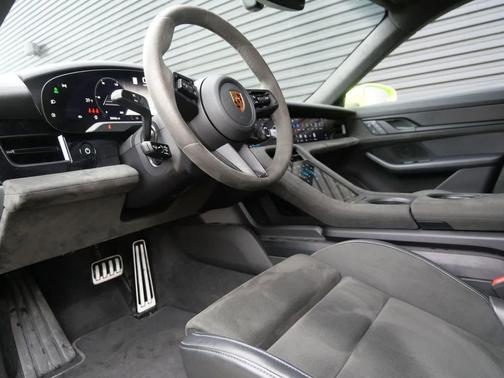 2022 Porsche Taycan GTS