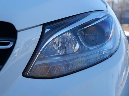 Polar White 2019 Mercedes-Benz GLE 400 Base 4MATIC