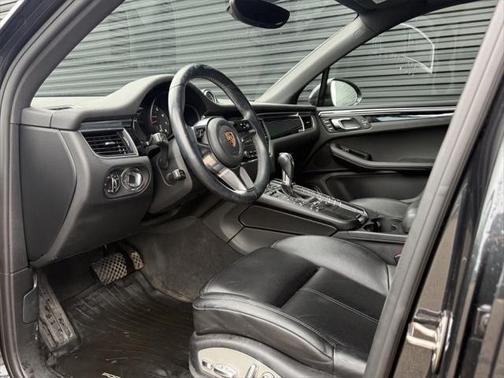 2018 Porsche Macan Base