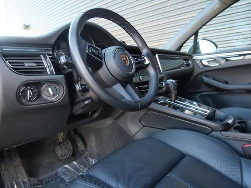 2023 Porsche Macan AWD