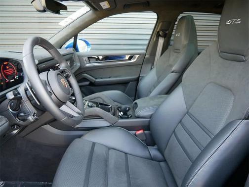 2025 Porsche Cayenne GTS