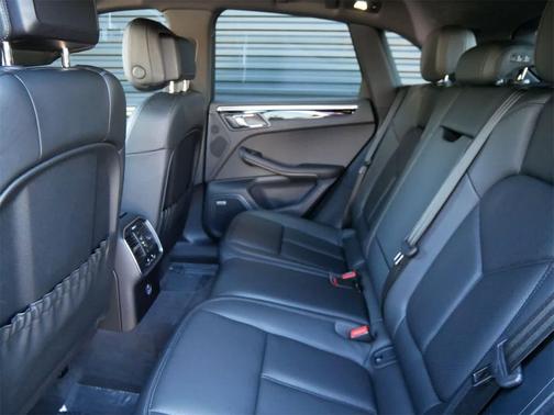 2021 Porsche Macan 