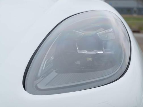 0Q/White 2026 Porsche Macan Macan GTS