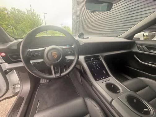 2022 Porsche Taycan GTS