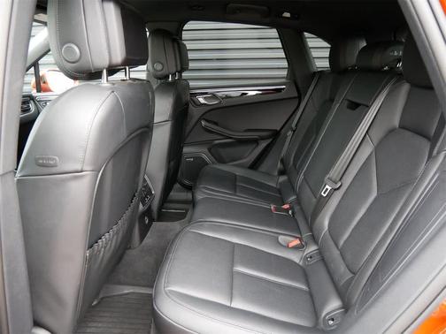2024 Porsche Macan T
