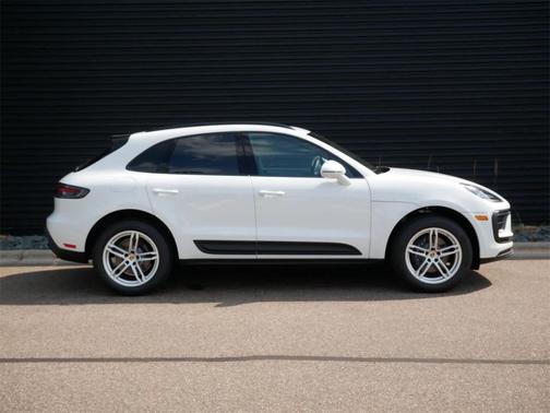 2025 Porsche Macan AWD