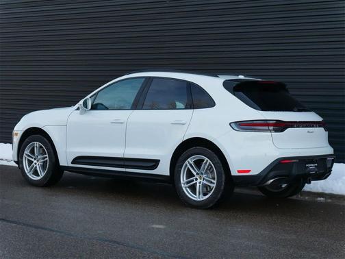 2025 Porsche Macan AWD