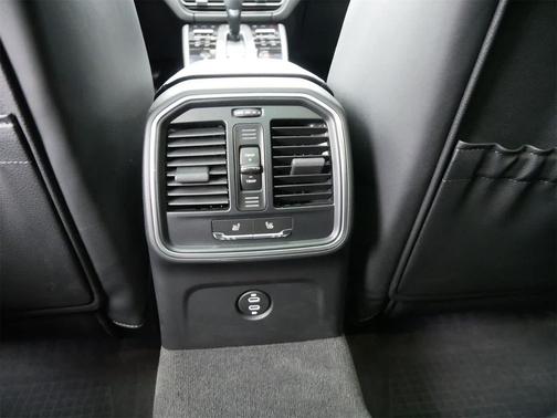 2025 Porsche Macan AWD