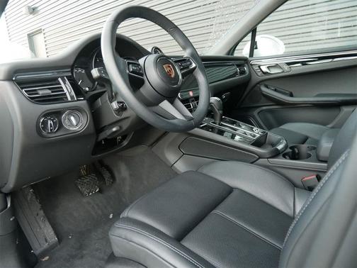 2025 Porsche Macan AWD
