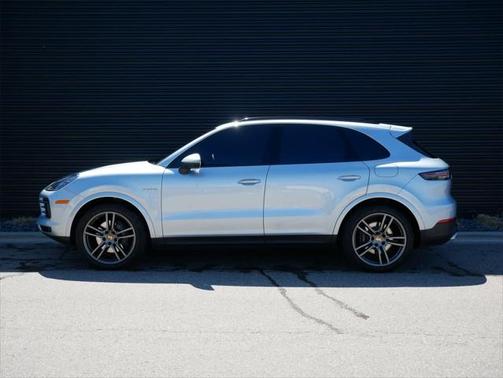 2022 Porsche Cayenne E-Hybrid S