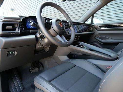 Ice Grey Metallic 2026 Porsche Macan Macan Electric 4