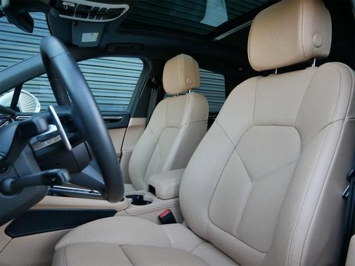 2025 Porsche Macan AWD