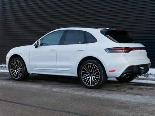2025 Porsche Macan AWD