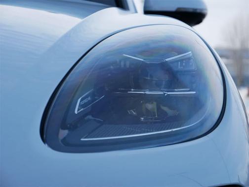 2025 Porsche Macan AWD