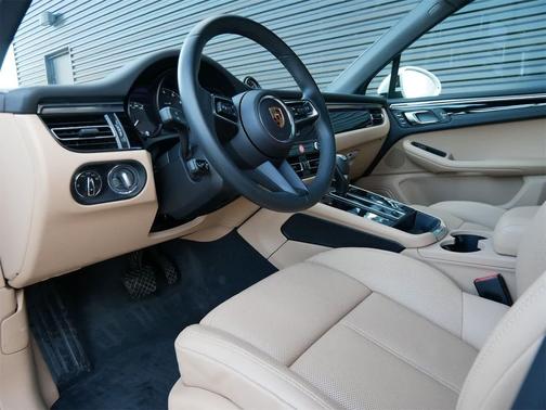2025 Porsche Macan AWD