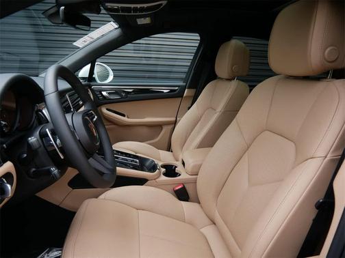 2025 Porsche Macan AWD