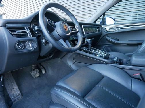 2022 Porsche Macan 