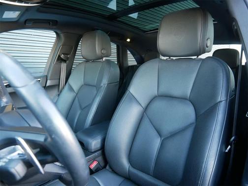 2023 Porsche Macan T