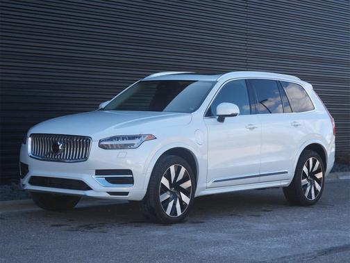 2025 Volvo XC90 Plug-In Hybrid T8 Plus 6-Seater