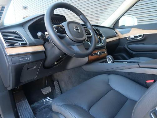 2025 Volvo XC90 Plug-In Hybrid T8 Plus 6-Seater