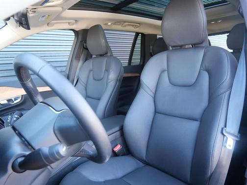 2025 Volvo XC90 Plug-In Hybrid T8 Plus 6-Seater