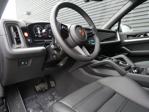 Arctic Grey 2026 Porsche Cayenne Cayenne