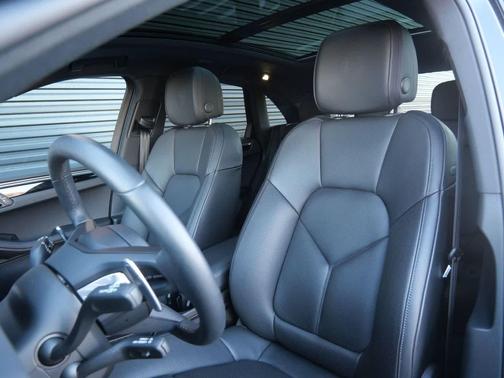 2025 Porsche Macan AWD