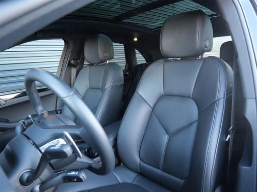 2025 Porsche Macan AWD