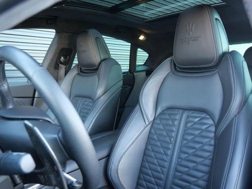 Bianco 2022 Maserati Levante Trofeo