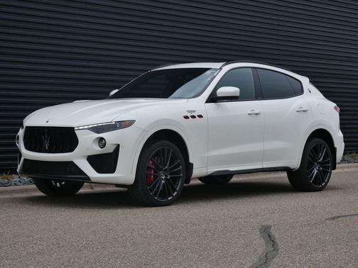 Bianco 2022 Maserati Levante Trofeo