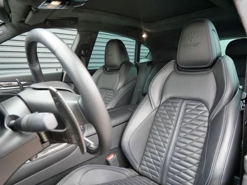 Bianco 2022 Maserati Levante Trofeo