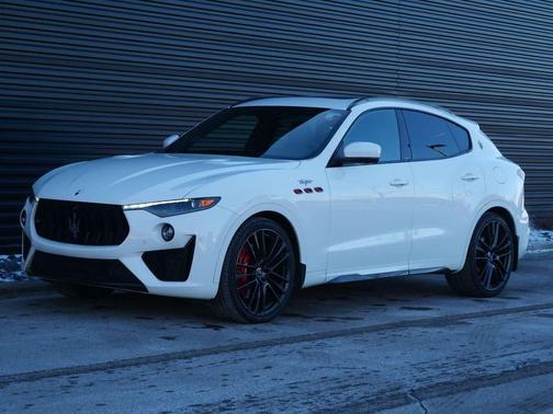 Bianco 2022 Maserati Levante Trofeo